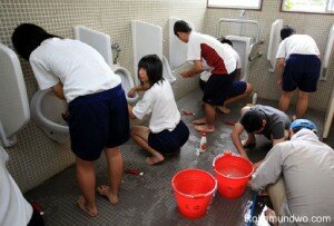 Japan school kids clean male urinal bare handed Misc